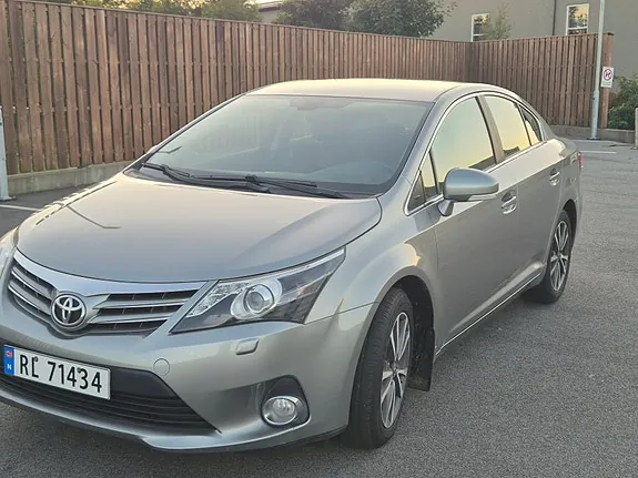 Toyota Avensis 2012 photo 2