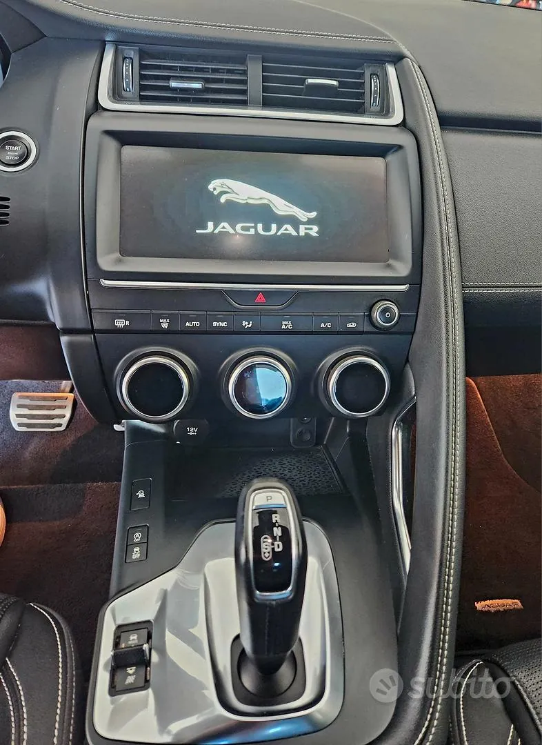 Jaguar E-Pace 2020 photo 4