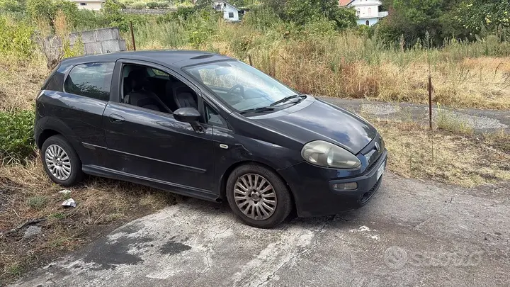 Fiat Punto Evo 2011 photo 2