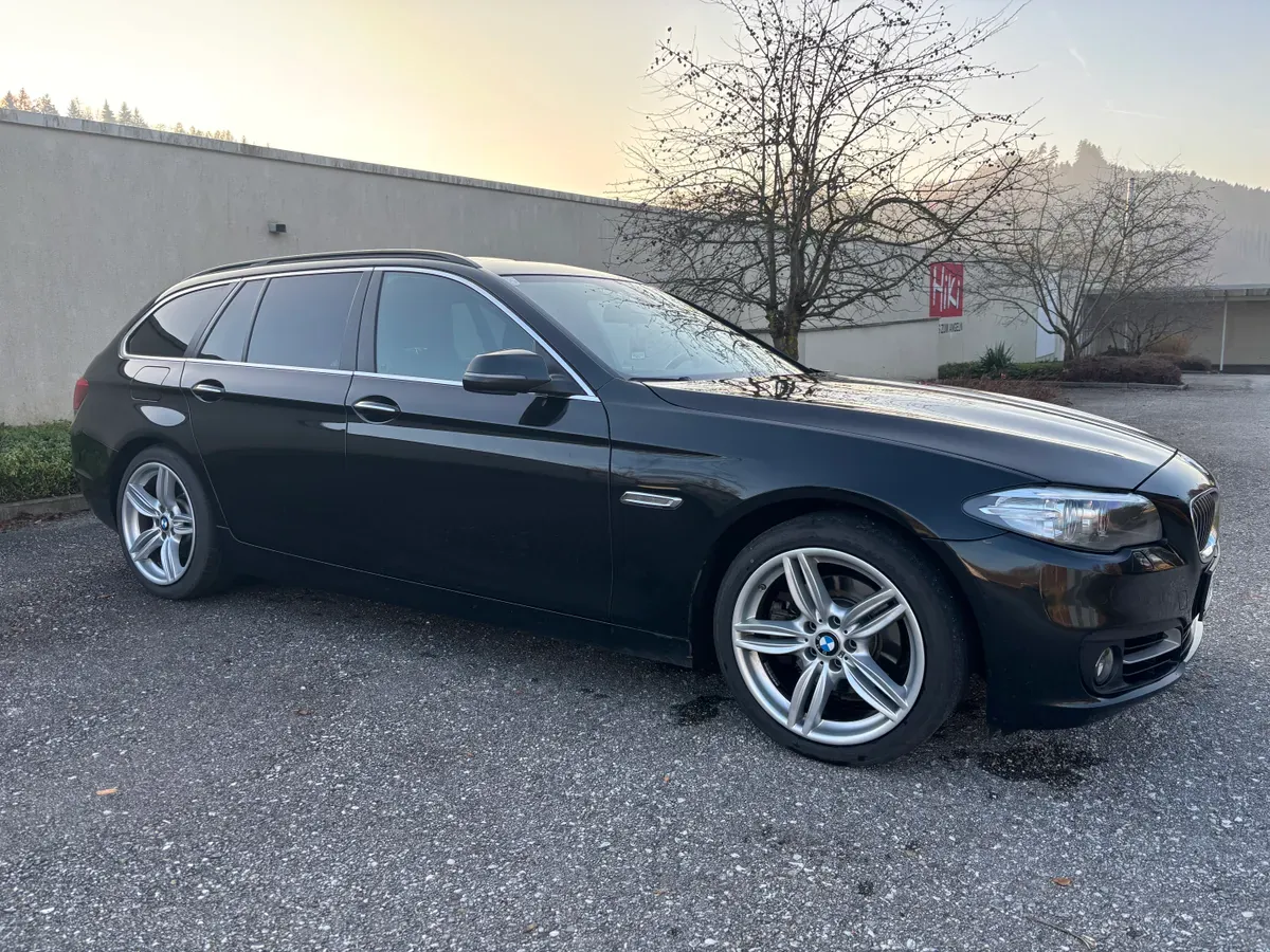 BMW 5 Series 2016 photo 2