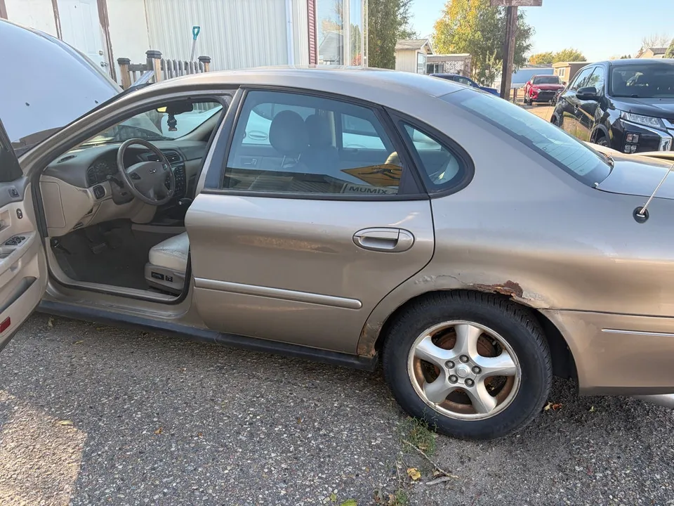 Ford Taurus 2001 photo 3