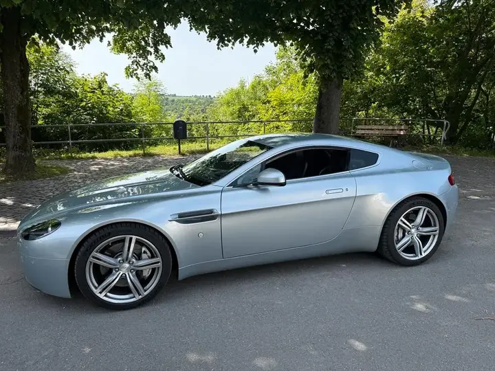Aston Martin V8 Vantage