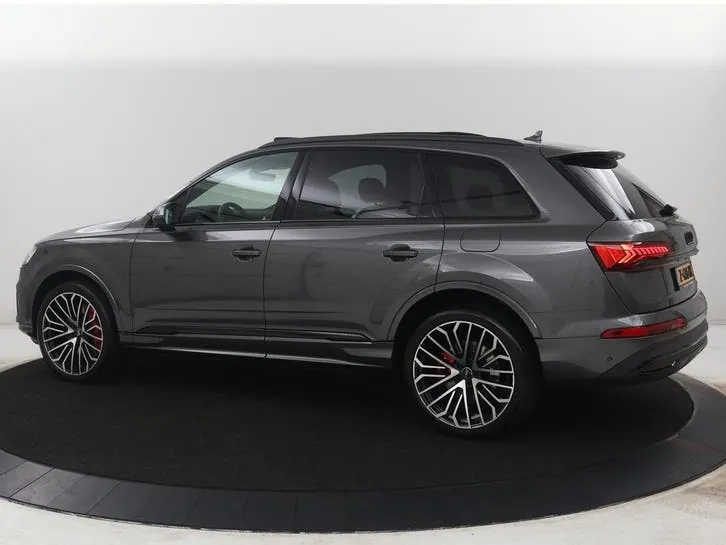 Audi Q7 2021 photo 2