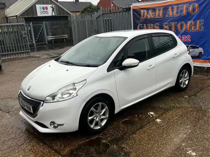 Peugeot 208 2014 photo 4