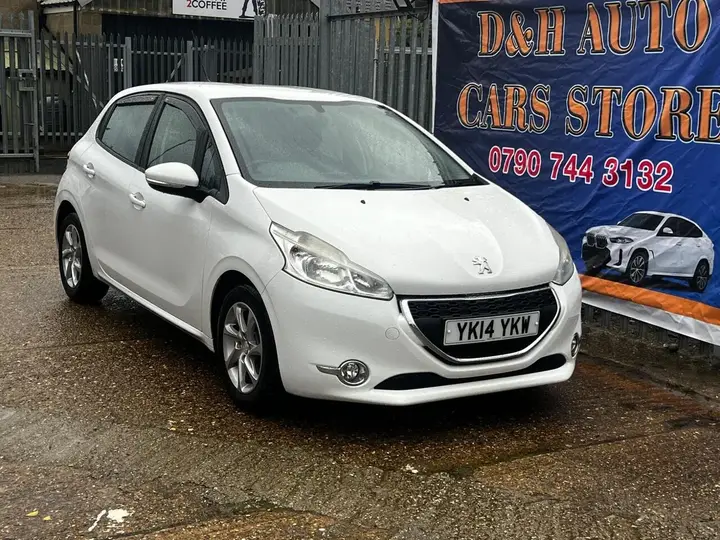 Peugeot 208 2014 photo 2