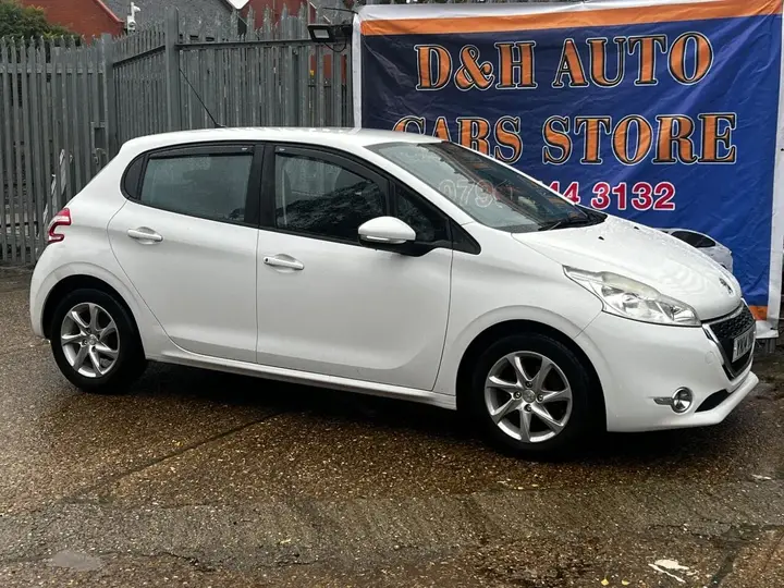 Peugeot 208 2014 photo 5