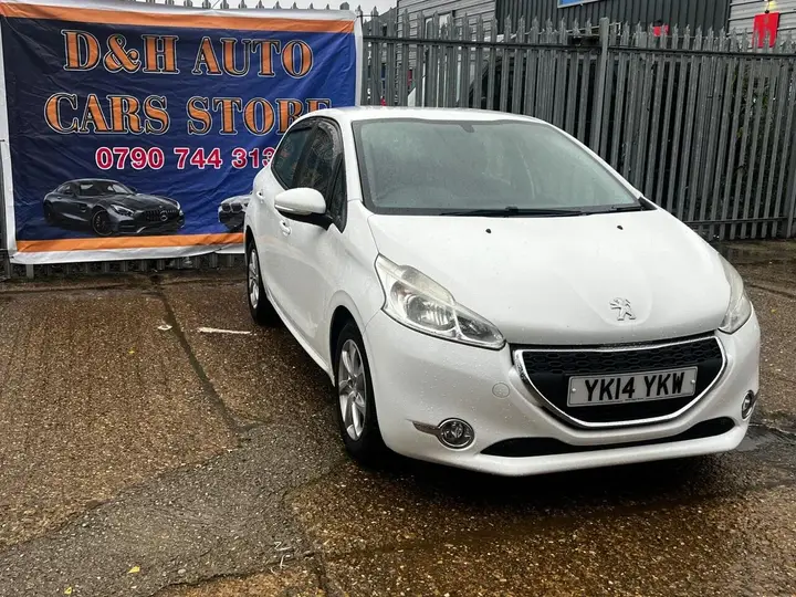 Peugeot 208 2014 photo 3