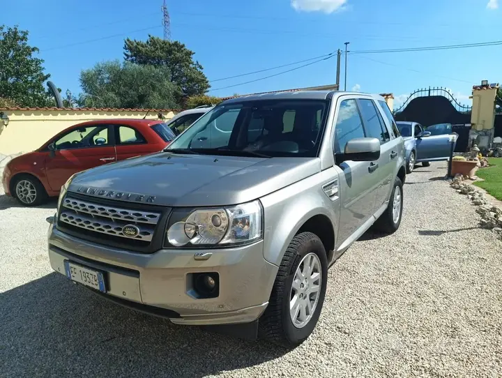 Land Rover Freelander 2011 photo 2