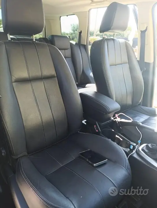 Land Rover Freelander 2011 photo 4