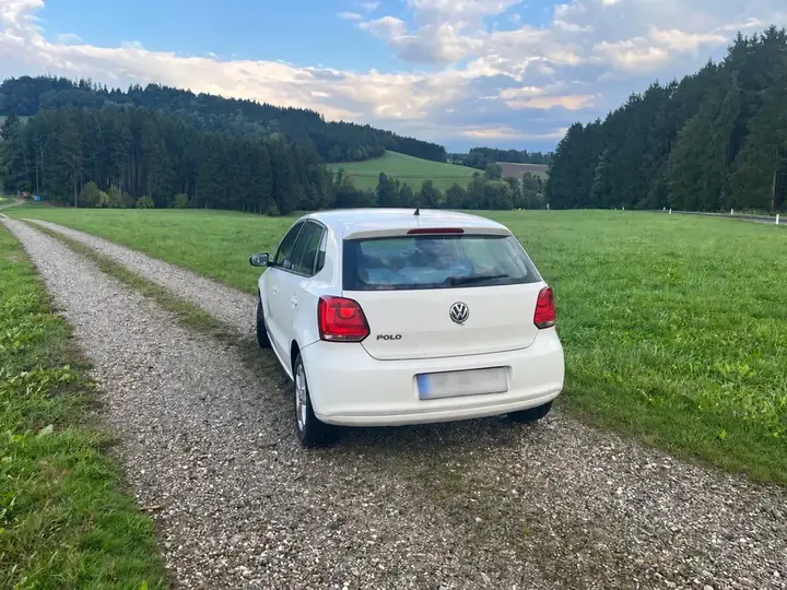 Volkswagen Polo 2010 photo 2