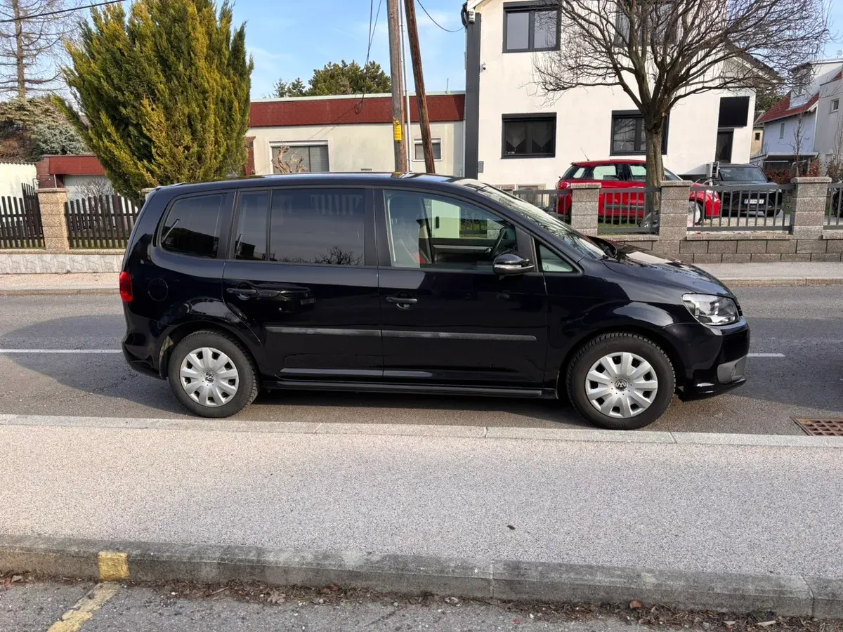 Volkswagen Touran 2015 photo 2