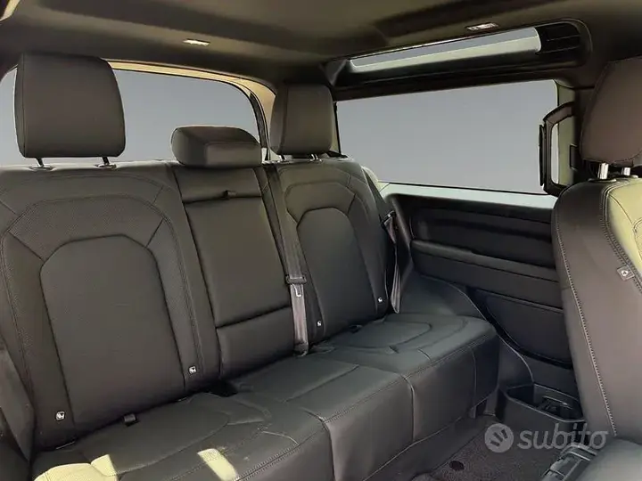Land Rover Defender 2025 photo 5