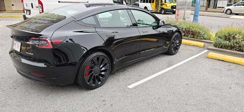Tesla Model 3 2023 photo 3