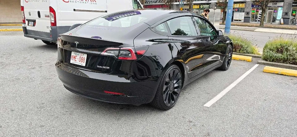 Tesla Model 3 2023 photo 4