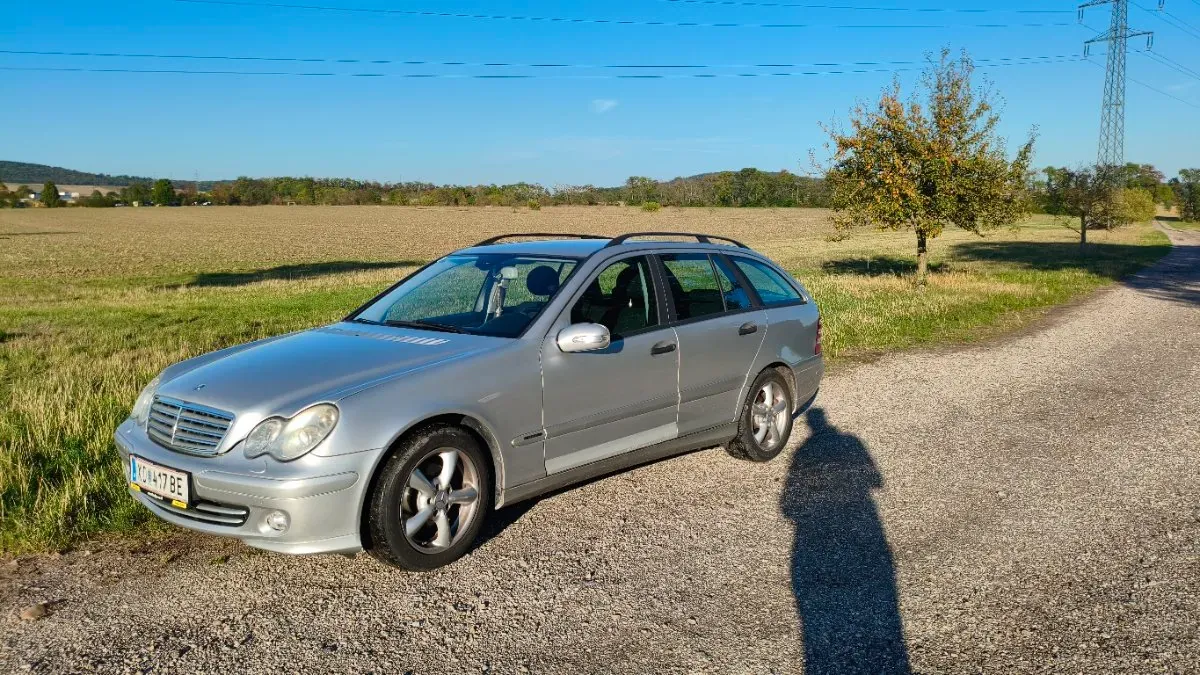 Mercedes-Benz C-Class 2005 photo 2