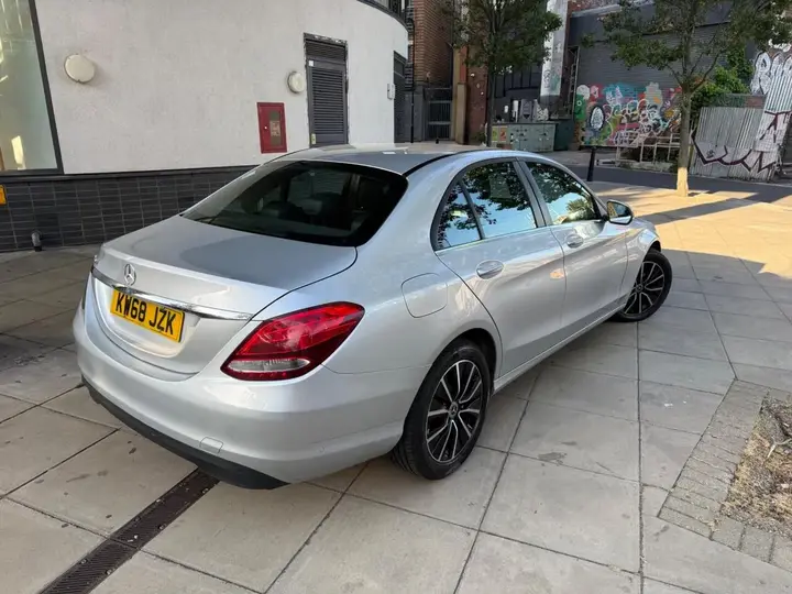 Mercedes-Benz C-Class 2018 photo 3