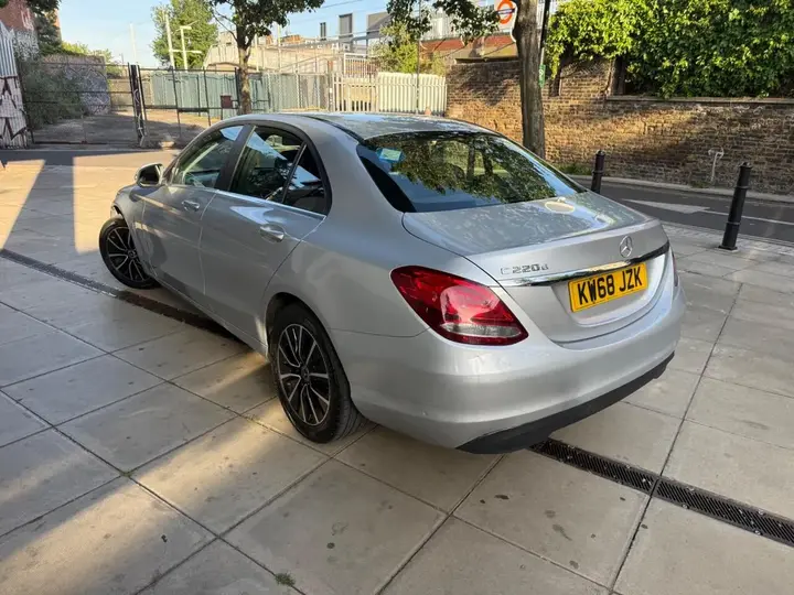 Mercedes-Benz C-Class 2018 photo 2