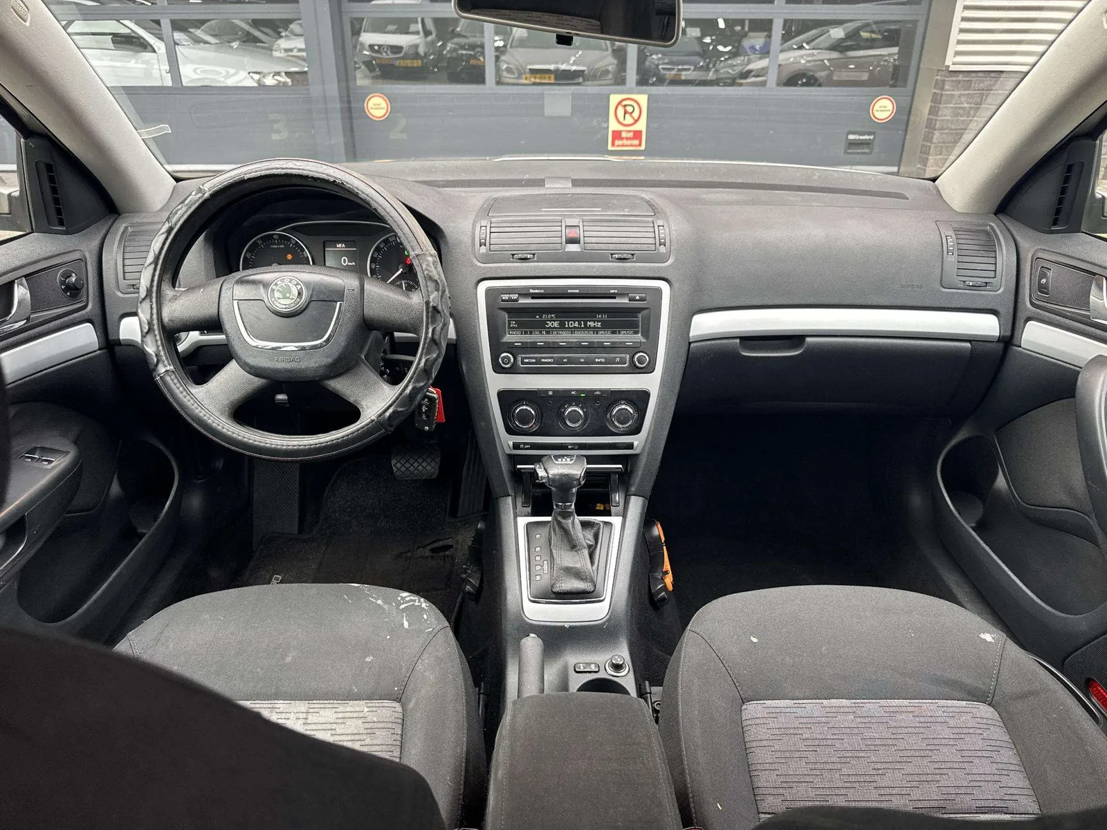 Skoda Octavia 2011 photo 2