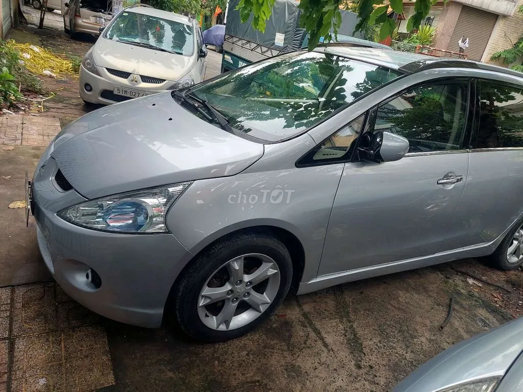 Mitsubishi Grandis 2008 photo 3