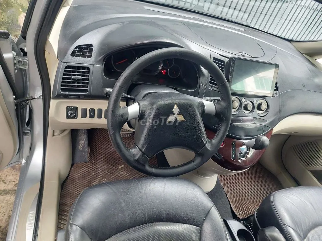 Mitsubishi Grandis 2008 photo 5