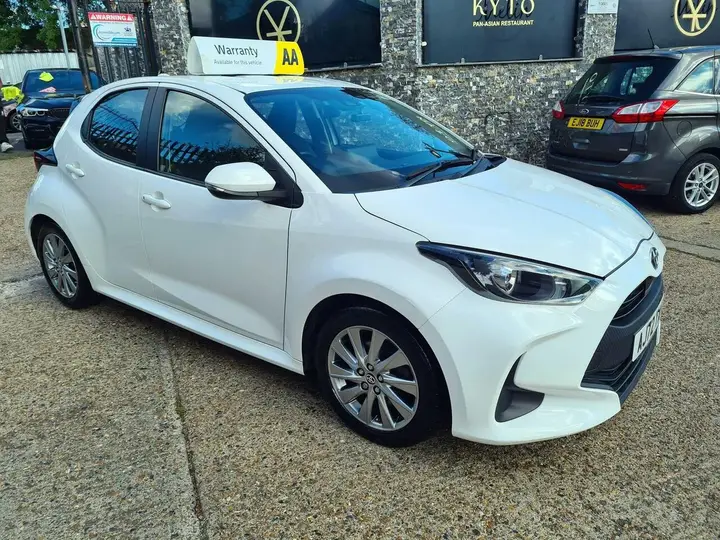 Toyota Yaris 2023 photo 2