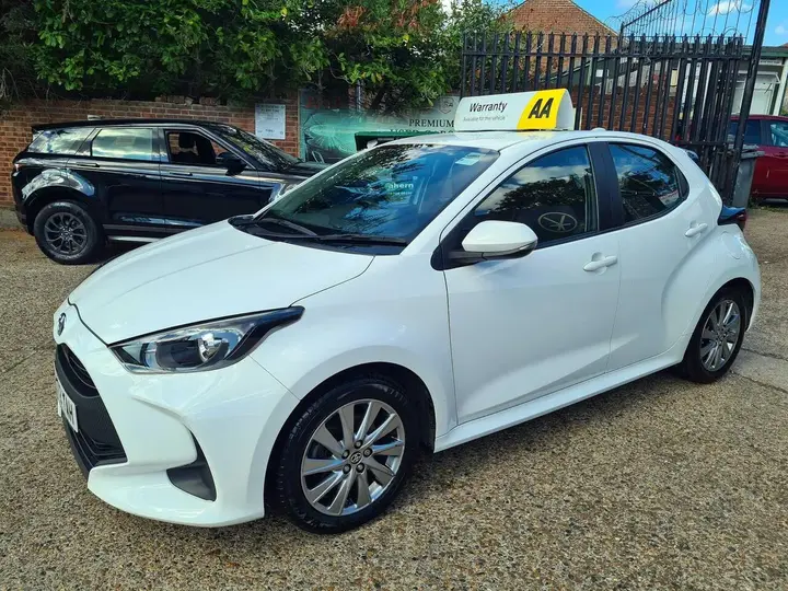 Toyota Yaris 2023 photo 4