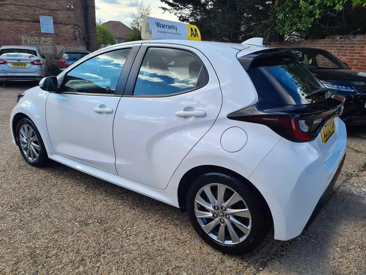 Toyota Yaris 2023 photo 5