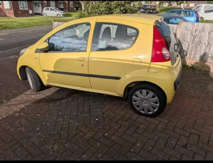 Peugeot 107 2008 photo 2