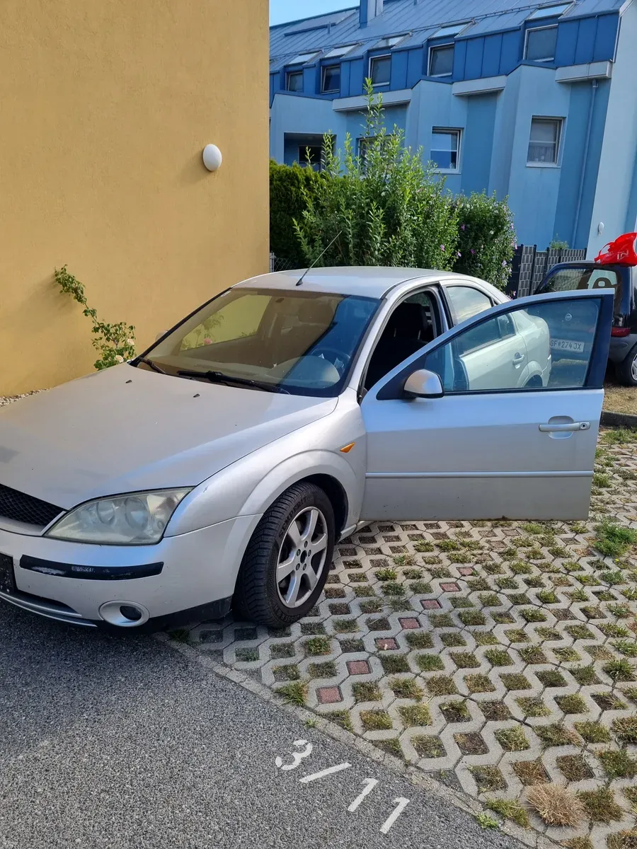 Ford Mondeo 2002 photo 2