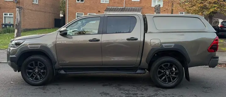 Toyota Hilux 2023 photo 4
