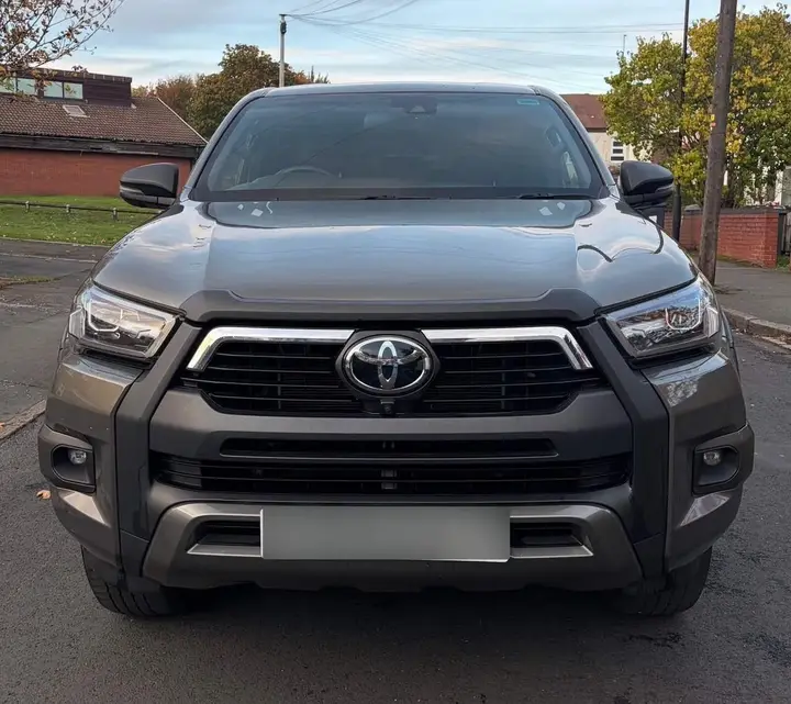 Toyota Hilux 2023 photo 2