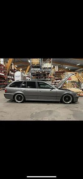 BMW 525I
