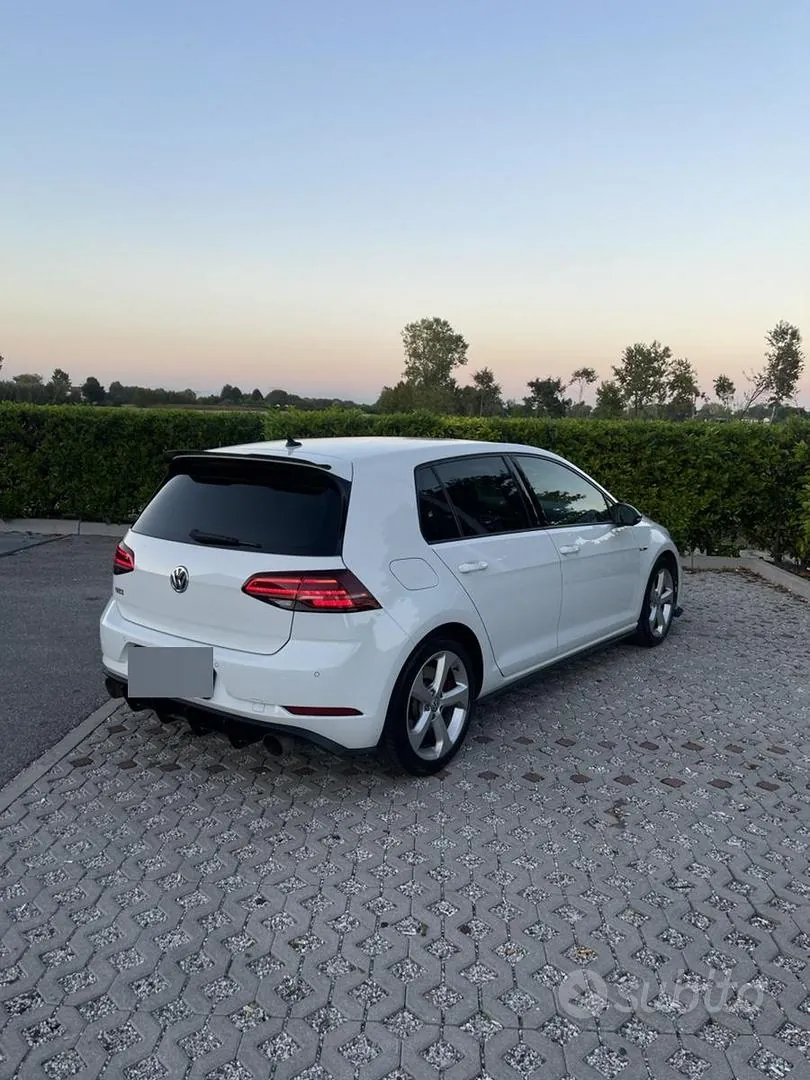 Volkswagen Golf Gti 2024 photo 2