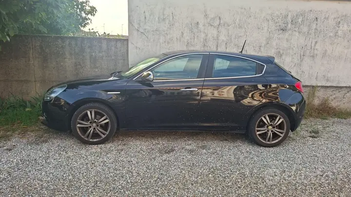 Alfa Romeo Giulietta 2014 photo 2