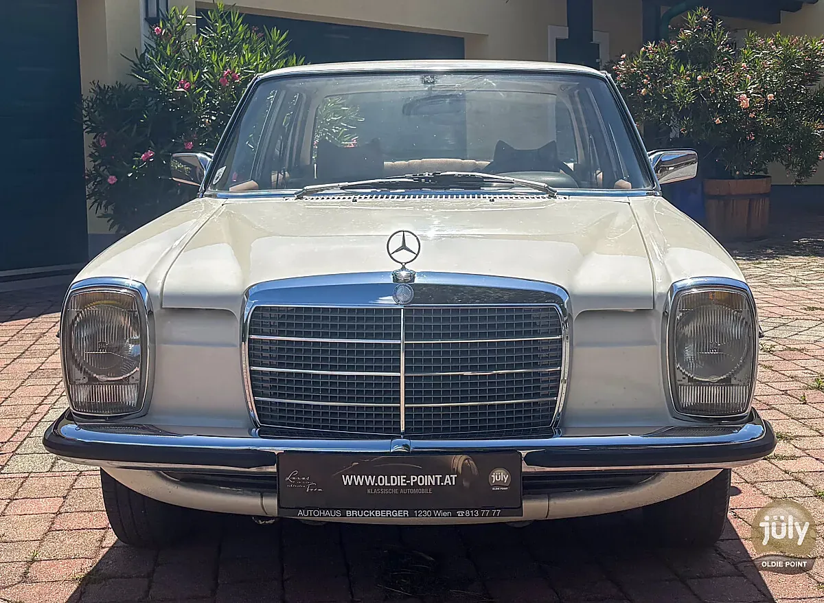Mercedes-Benz 240 D 1974 photo 2