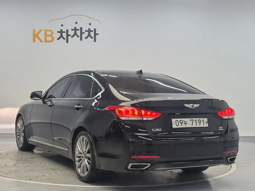 Genesis G80 2017 photo 2