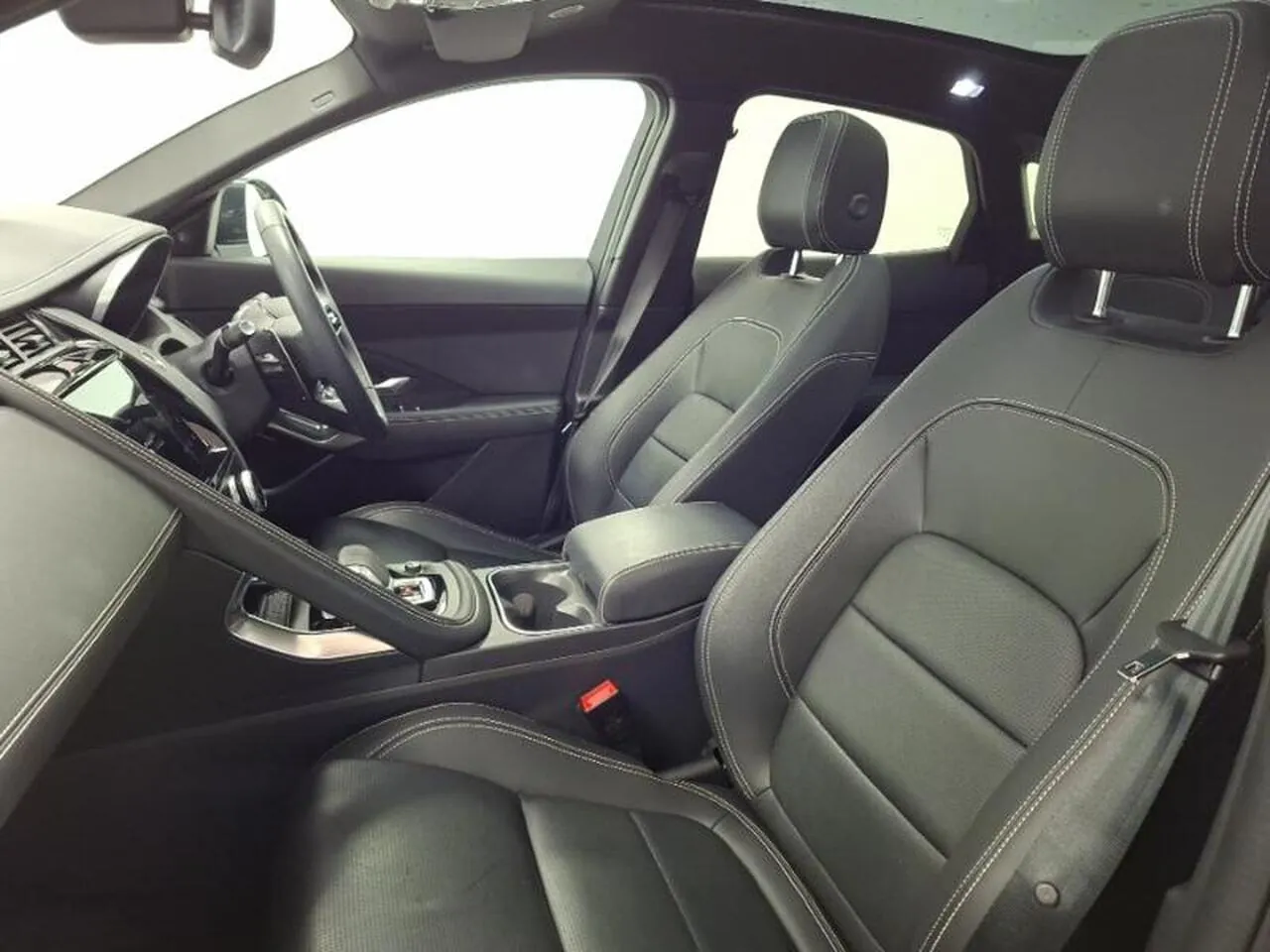 Jaguar E-Pace 2023 photo 5