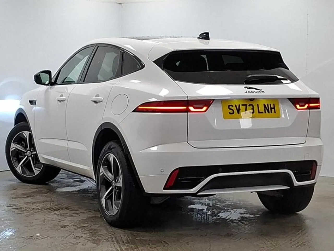 Jaguar E-Pace 2023 photo 2