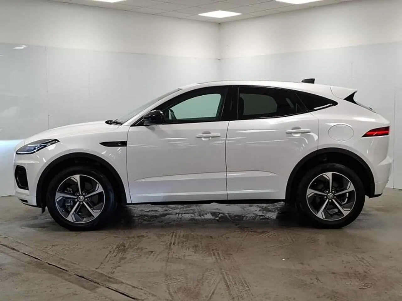 Jaguar E-Pace 2023 photo 4