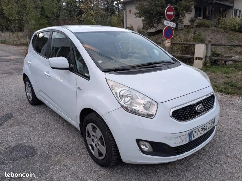 Kia Venga 2013 photo 2