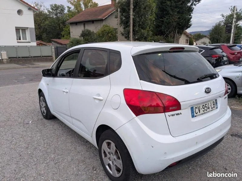 Kia Venga 2013 photo 4