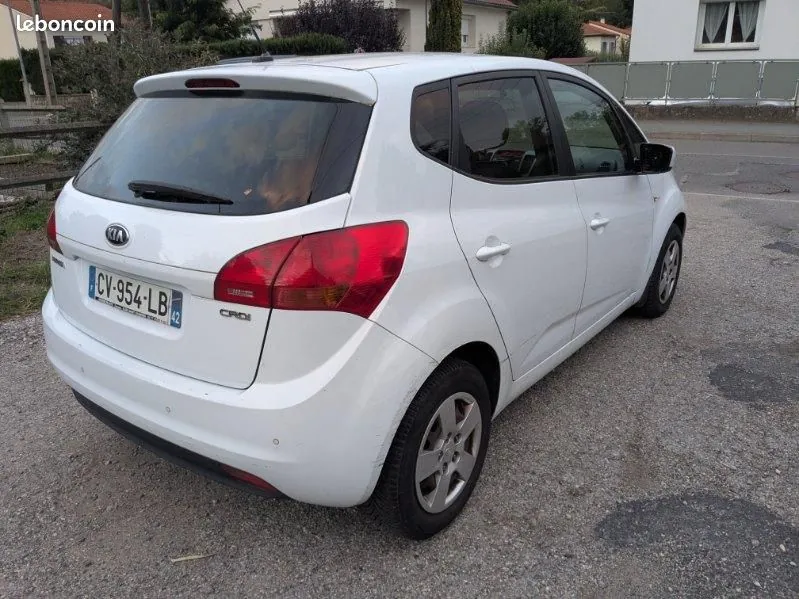 Kia Venga 2013 photo 3