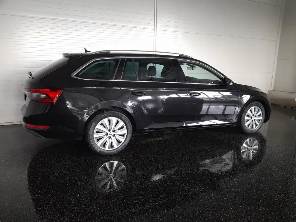 Skoda Superb 2022 photo 2