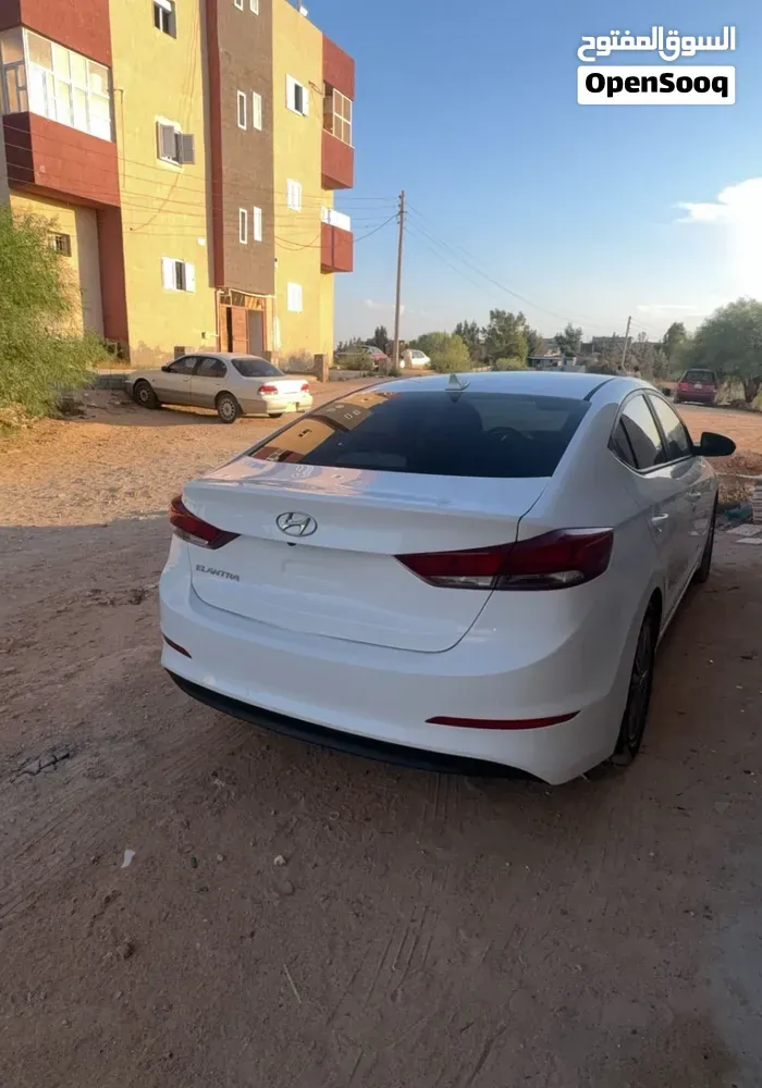 Hyundai Elantra 2018 photo 3