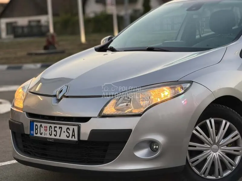 Renault Megane 2011 photo 2