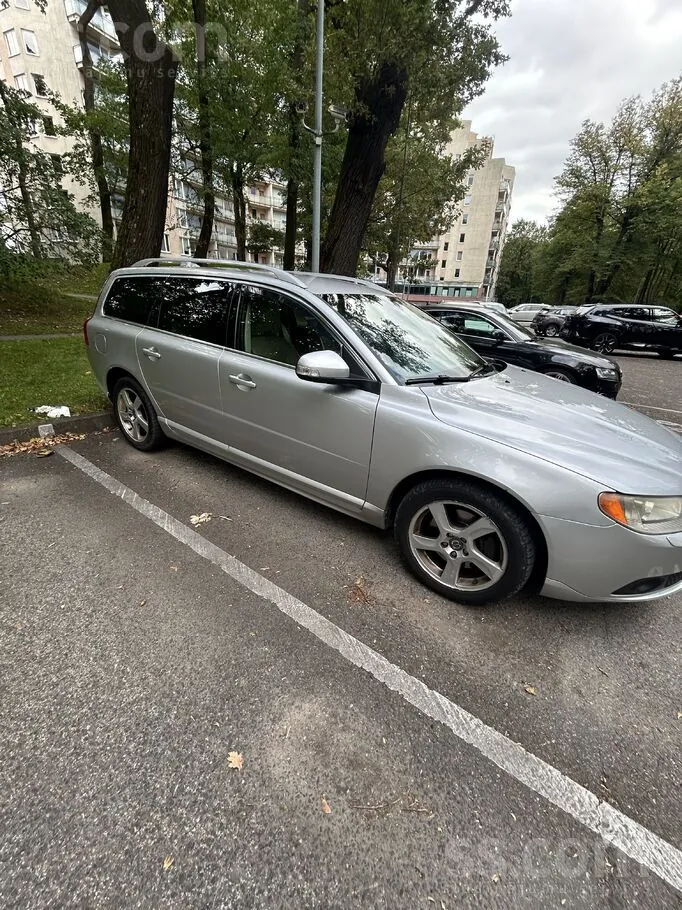 Volvo V70 2010 photo 3