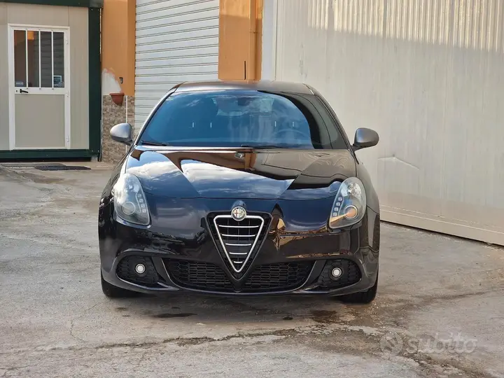 Alfa Romeo Giulietta 2013 photo 2