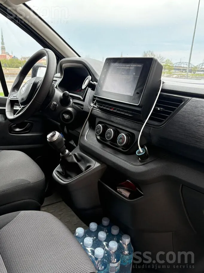 Renault Trafic 2023 photo 2