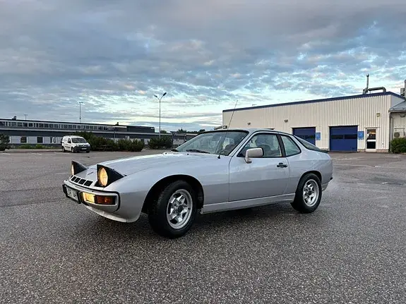 Porsche 924 1979 photo 4