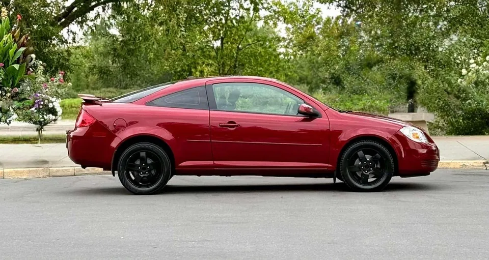 Pontiac G5 2009 photo 2